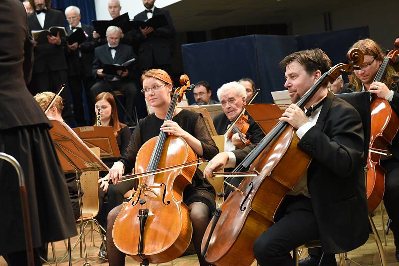 Podzimní koncert Kolínské filharmonie ve velkém sále Městského společenského domu v Kolíně.