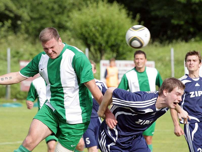 Z fotbalového okresního derby I.A třídy Kouřim - Zásmuky (6:1)