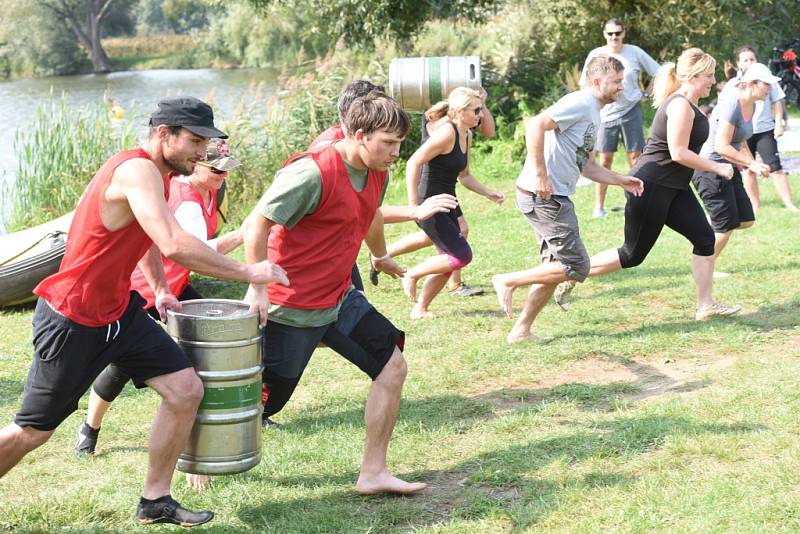 Dožínky přinesly zábavnou soutěž i festival rockových kapel