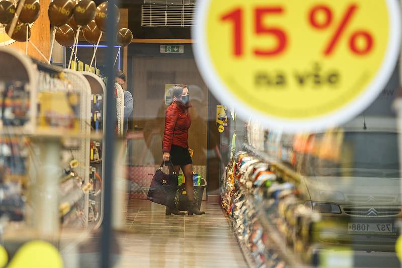 Nákupní centrum v průmyslové zóně Kolín - Ovčáry.