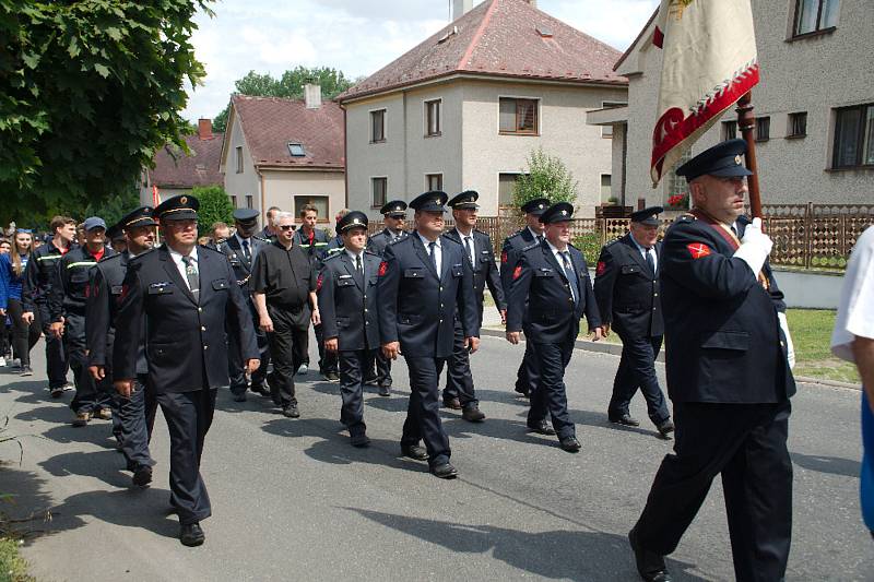 Z oslav 130. výročí založení žiželického hasičského sboru.