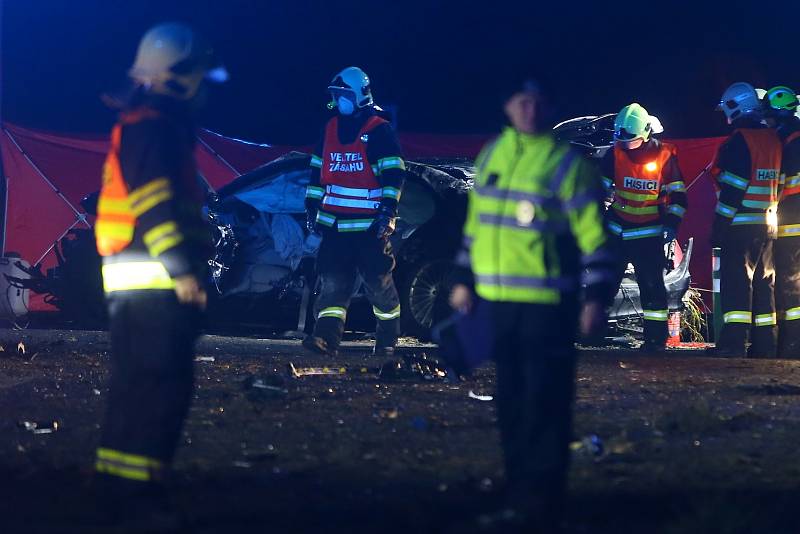 Smrtelná dopravní nehoda na kruhovém objezdu u Ovčár.