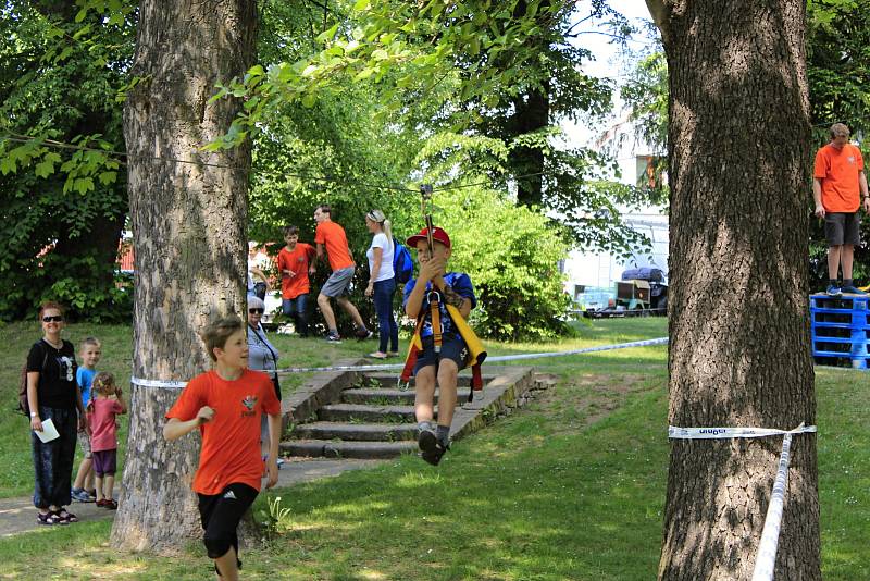 V sobotu se u pivovarského rybníka v Českém Brodě konal festival neziskových organizací.