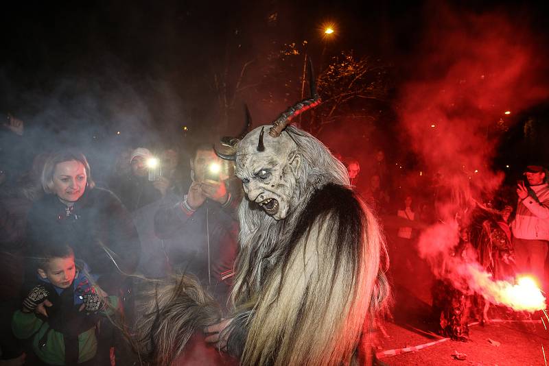 Krampus čerti v kolínské pivnici Barborka.