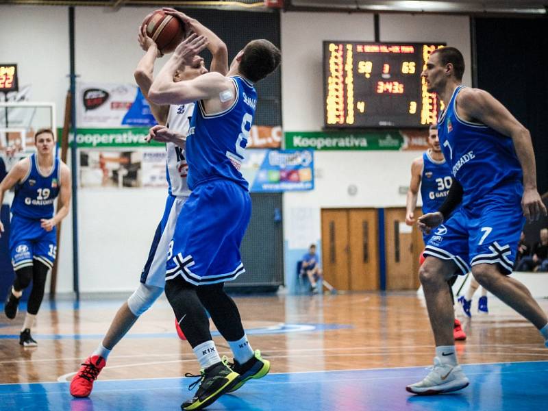 Z utkání BC Kolín - USK Praha (94:86).