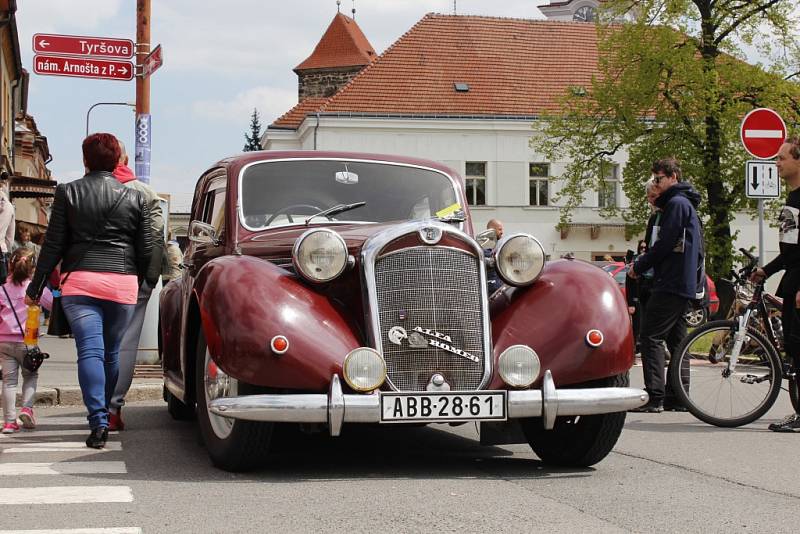 Na svátek práce se v Českém Brodě již tradičně uskutečnil závod automobilů a motocyklů vyrobených před rokem 1960.