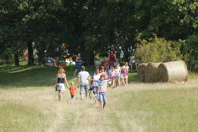 Souběžně s letním rodinným festivalem Kouřimská skála se v Kouřimi v sobotu odpoledne uskutečnil 18. ročník Putování s pohádkou. 