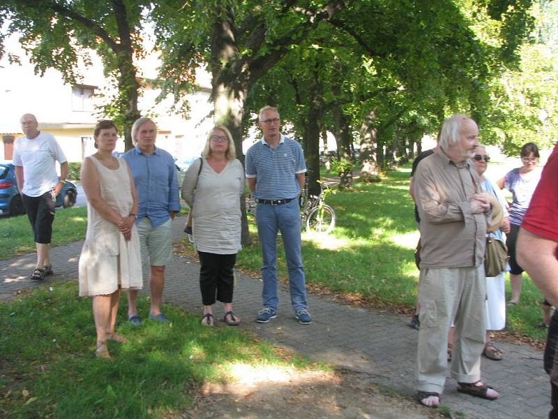 Slavnostní odhalení díla Jana Kubíčka na Husově náměstí v Kolíně