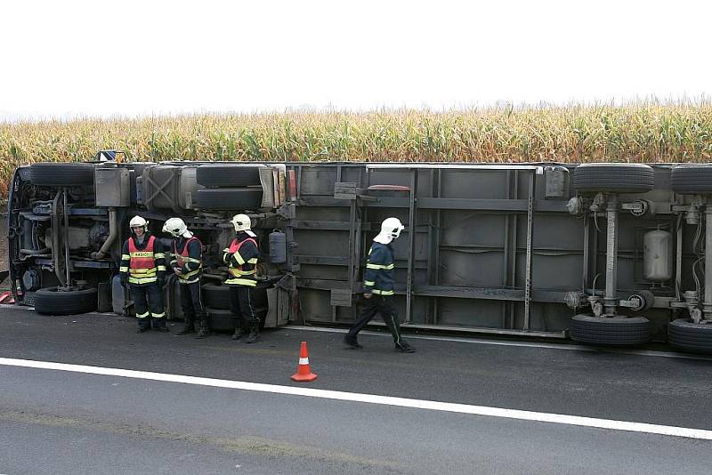 Dopravní nehoda poblíž nového kruhového objezdu na odbočce z Kolína na Novou Ves I