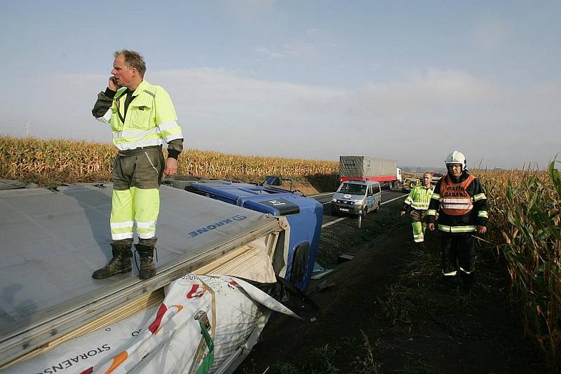 Dopravní nehoda poblíž nového kruhového objezdu na odbočce z Kolína na Novou Ves I