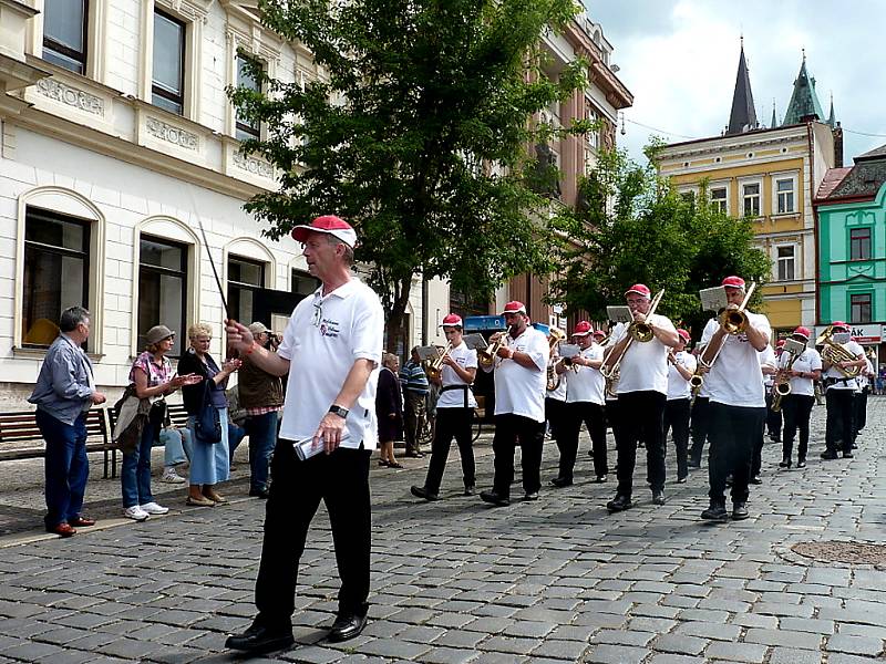 Hlavní slavnostní průvod Kmochova Kolína 2012