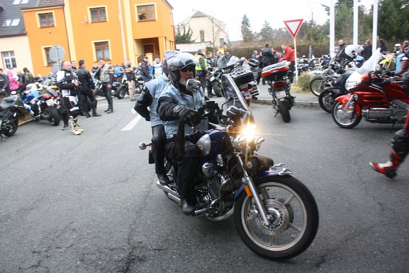 Vánoční vyjížďka kolínských motorkářů, kterou organizuje Kolínská verbež.