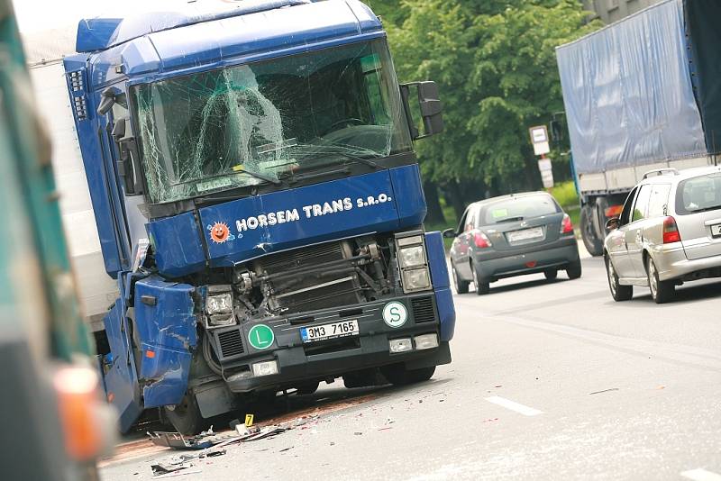 Dopravní nehoda v Havlíčkově ulici v Kolíně.