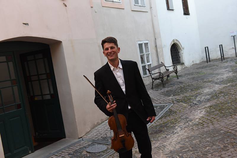 Kruh přátel hudby: z koncertu Bennewitzova kvarteta v kolínské synagoze.