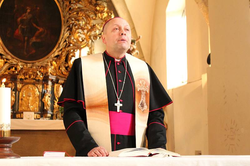 U svěcení základního kamene komunitního centra na Zálabí byl přítomen sám generální vikář biskup Zdenek Wasserbauer.