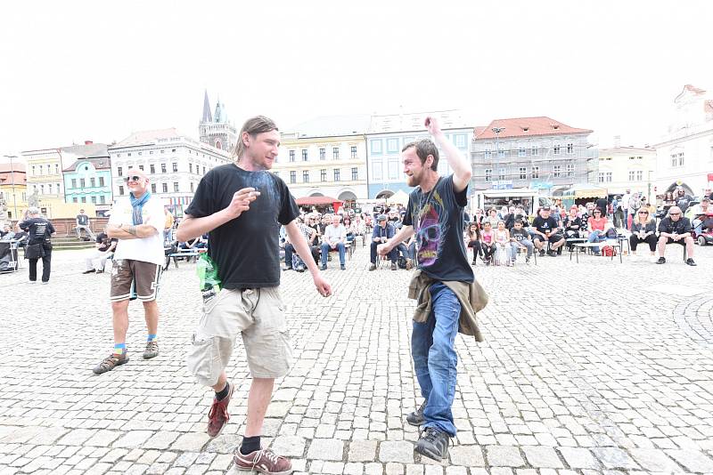 Bluesmani s jižany se po roce sešli na sluníčku i pod střechou.