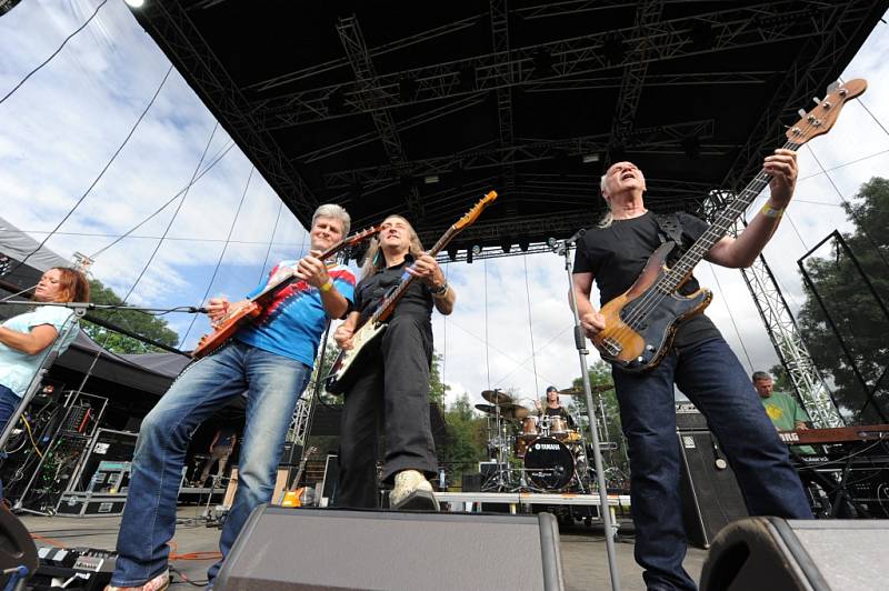 Na slavná léta festivalu Rock for People zavzpomínali v sobotu v areálu českobrodského stadionu Na Kutilce, kam se alespoň na jeden den opět vrátilo festivalové dění.