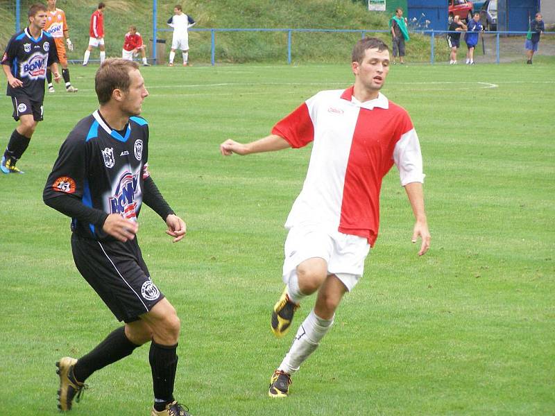 Z fotbalového utkání Ondrášovka cupu FC Velim - SK Kladno (1:0)