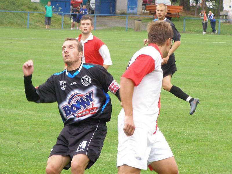 Z fotbalového utkání Ondrášovka cupu FC Velim - SK Kladno (1:0)