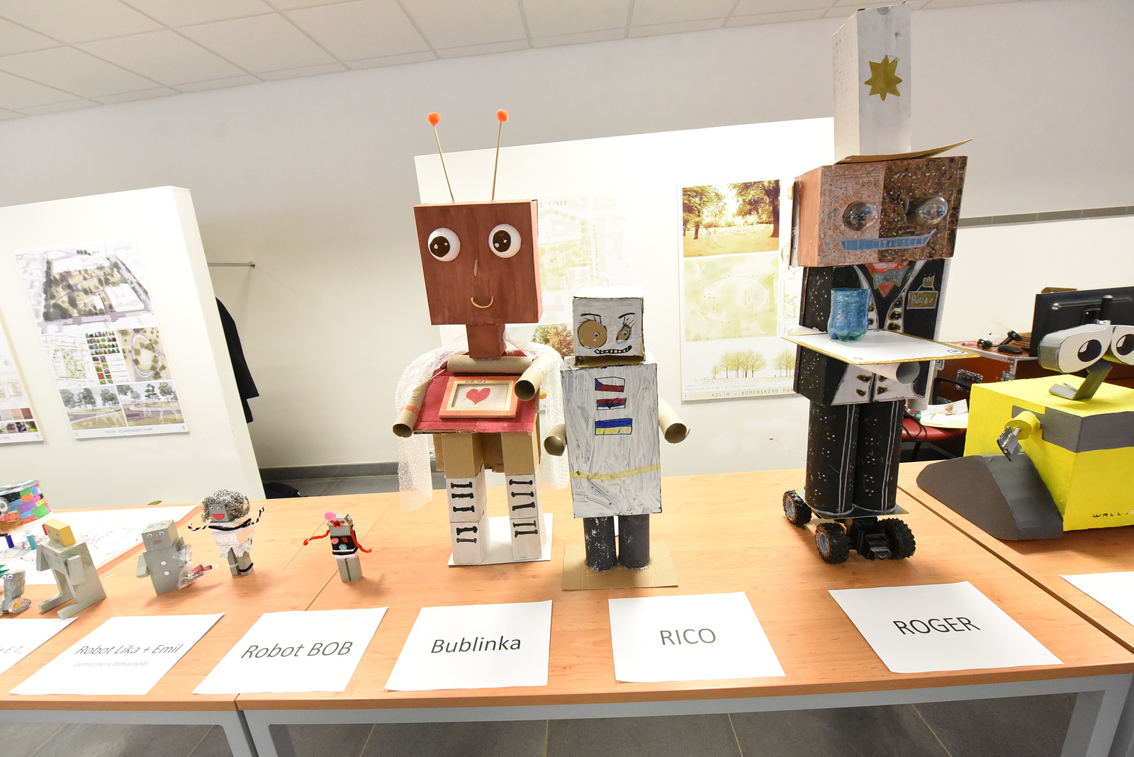 OBRAZEM: Vědecká konference v Kolíně. Cerop zaplnili roboti, děti a mládež  - Kolínský deník