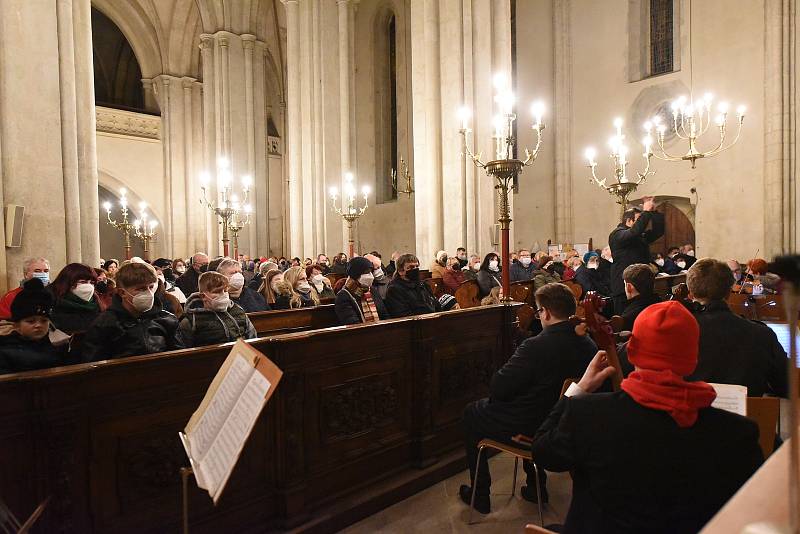 Česká mše vánoční Jakuba Jana Ryby v podání Kolínské filharmonie v chrámu svatého Bartoloměje v Kolíně.