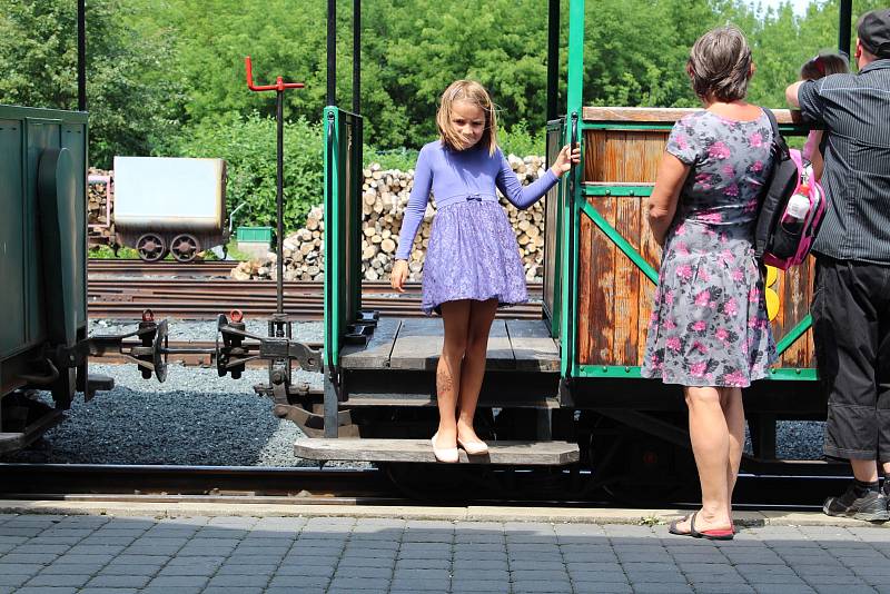 Sobotní jízdy výletním vláčkem na Kolínské řepařské drážce