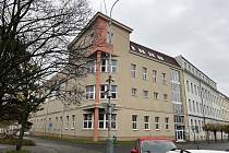Střední průmyslová škola strojírenská v Kolíně. V té se 27. listopadu vyučovalo.