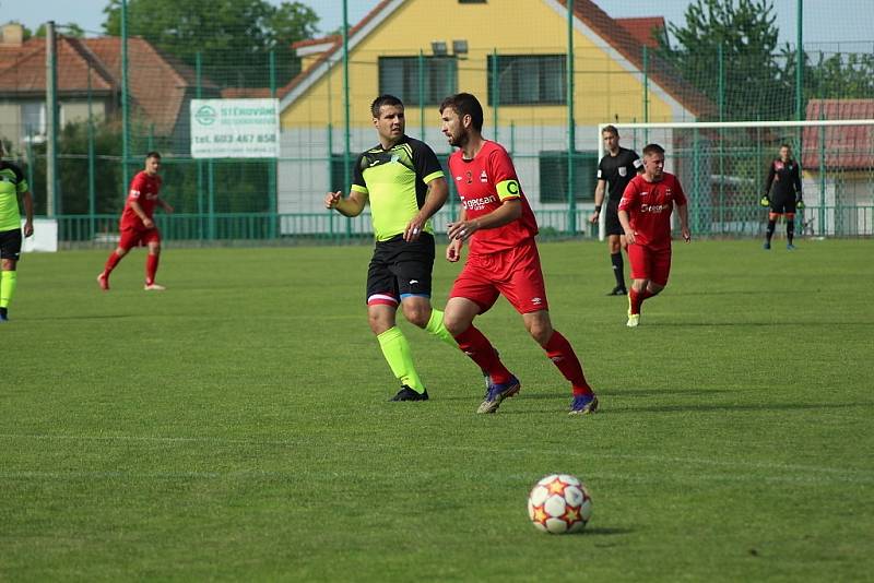 Z fotbalového utkání krajského přeboru Velim - Klíčany