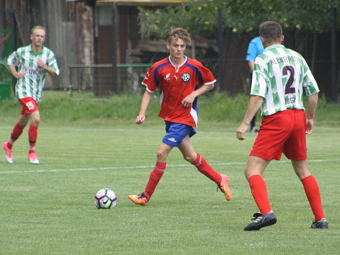 Ve Třech Dvorech se uskutečnil letní turnaj. Z vítězství se radovali domácí fotbalisté (v červeném).