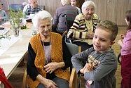 Stacionář Clementas a Mateřská škola Masarykova získaly ocenění Mezigeneračně za pravidelné setkávání dětí s důchodci.
