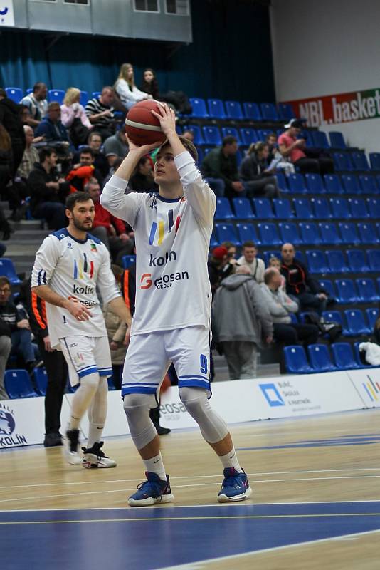 Z basketbalového utkání Kooperativa NBL Kolín - USK Praha (86:87)