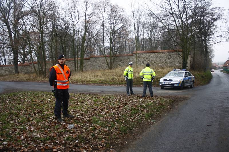 Přístup ke spadlému bitevníku nyní střeží vojenská a státní policie.