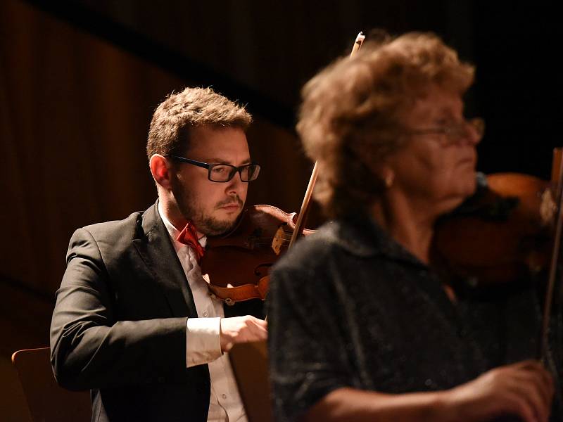 Podzimní koncert Kolínské filharmonie ve velkém sále Městského společenského domu v Kolíně.