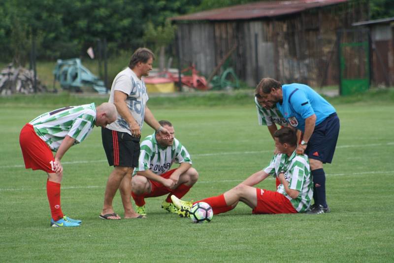 Ve Třech Dvorech se uskutečnil letní turnaj. Z vítězství se radovali domácí fotbalisté (v červeném).