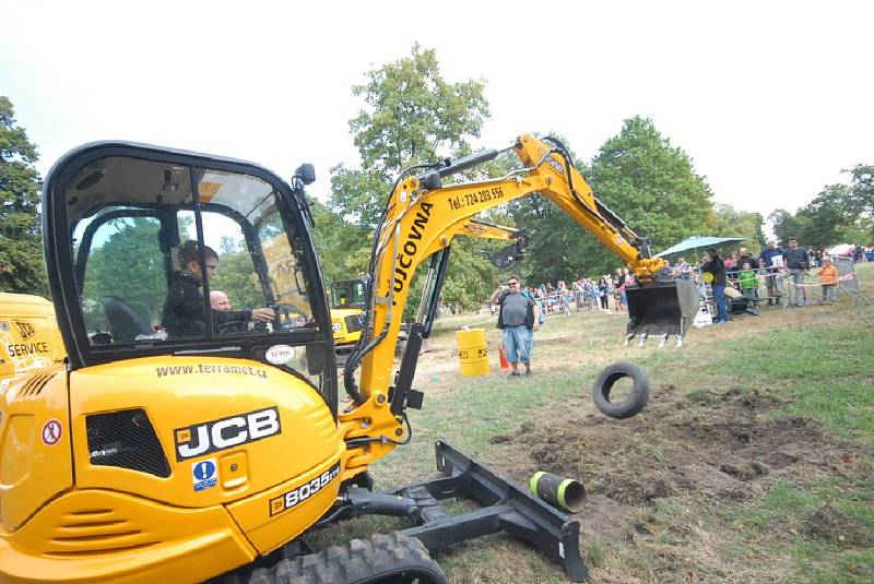 Festival Kefír se přesunul k zámku Kačina