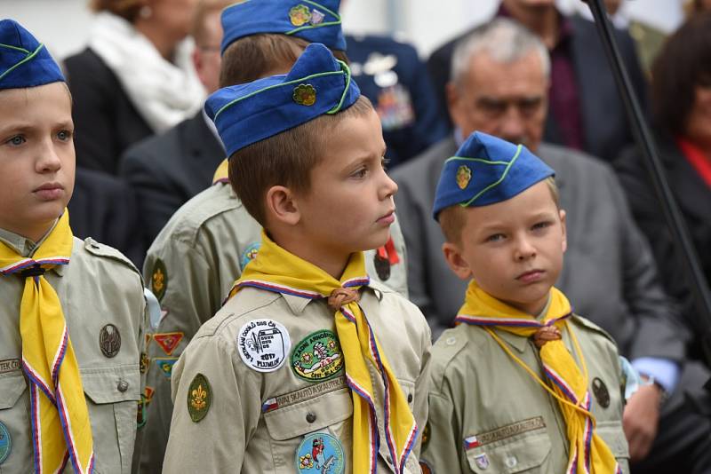 Pietní akt v Lošanech pozdravil telefonem z Ameriky Josef Mašín