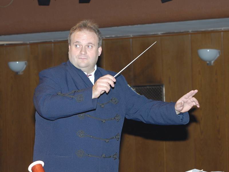 Dirigent Květoslav Červený.