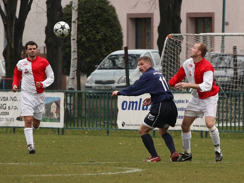 Z utkání Velim - Nový Bydžov (0:0).