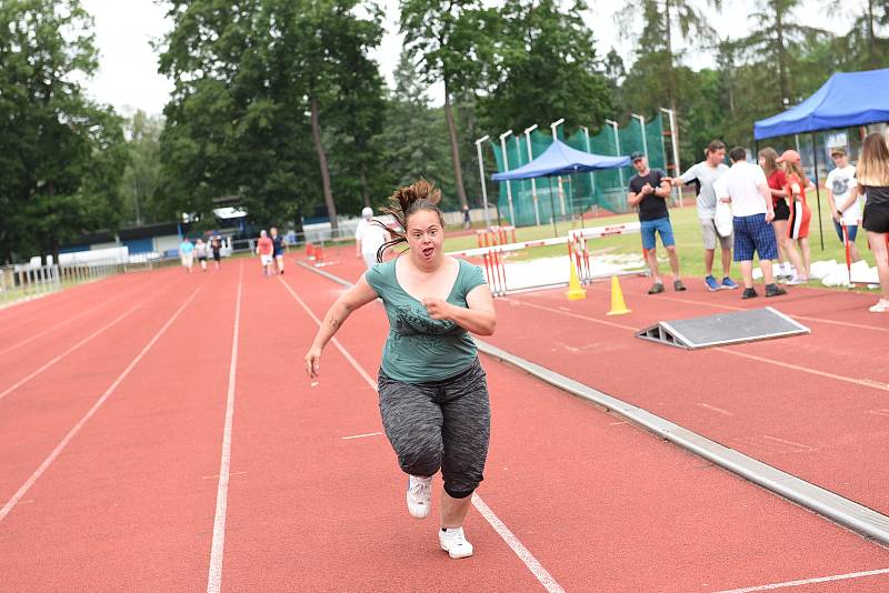 Hry pro radost na atletickém stadionu Mirka Tučka v Kolíně.