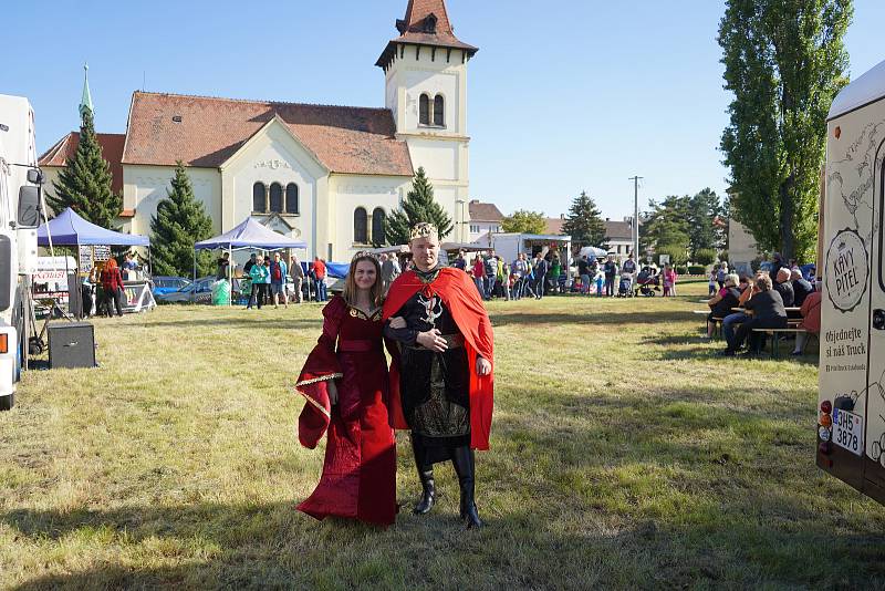 Na pečecké Svatováclavské vinobraní letos zavítal král Přemysl Otakar II. v podání pořadatele Michala Müllera.