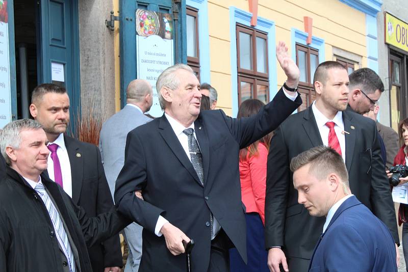Kostelec nad Černými lesy zažil ve čtvrtek 6. dubna 2017 návštěvu prezidenta republiky Miloše Zemana.