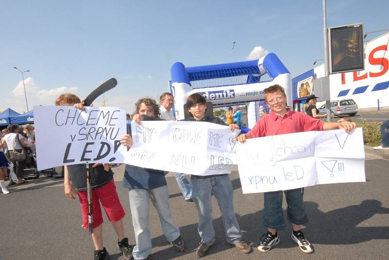 Den s Deníkem, čtvrtek 15. května 2008, TESCO Kolín