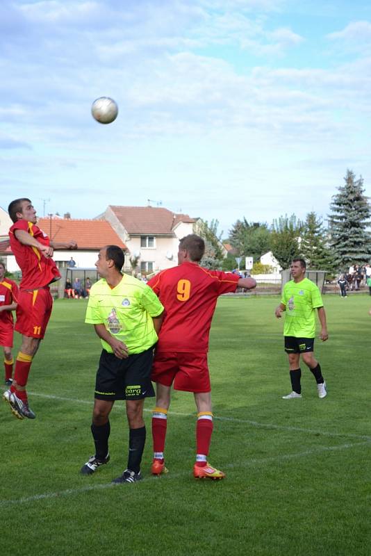 Z utkání Radim B - AFK Pečky (1:1).