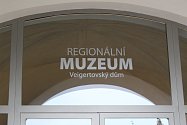 Regionální muzeum ve Veigertovském domě na Karlově náměstí v Kolíně.
