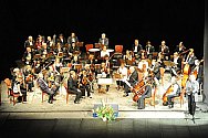 Tentokrát celkem slušně zaplněné hlediště kolínského Městského divadla sledovalo v úterý večer Jarní koncert Kolínské filharmonie. 2.6. 2009