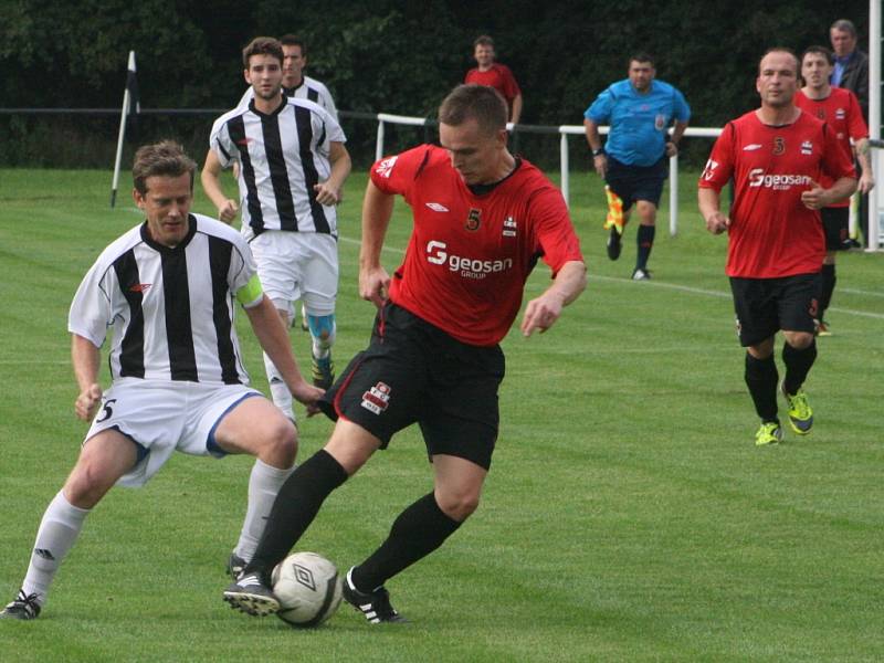 Z utkání Červené Pečky - Velim (0:1).