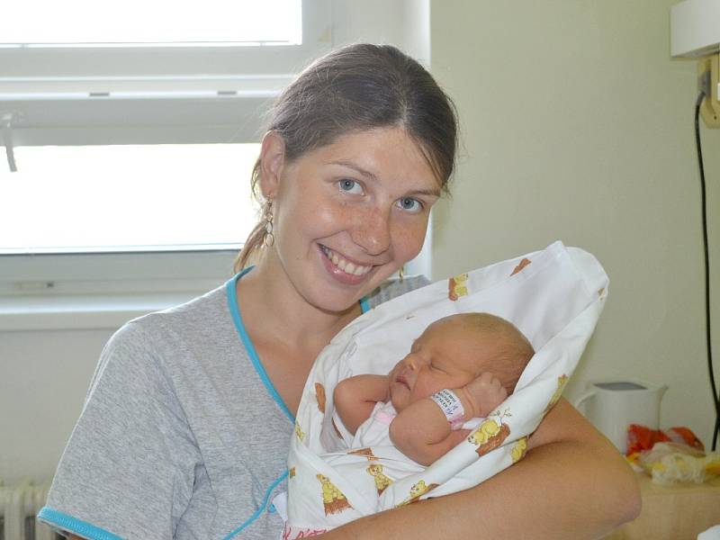 Veronika Kudláčková se poprvé rozplakala 10. srpna 2015 s výškou 51 centimetr a váhou 3450 gramů. S maminkou Lucií, tatínkem Karlem a dvouletým Ondrou bude vyrůstat v Žehušicích.