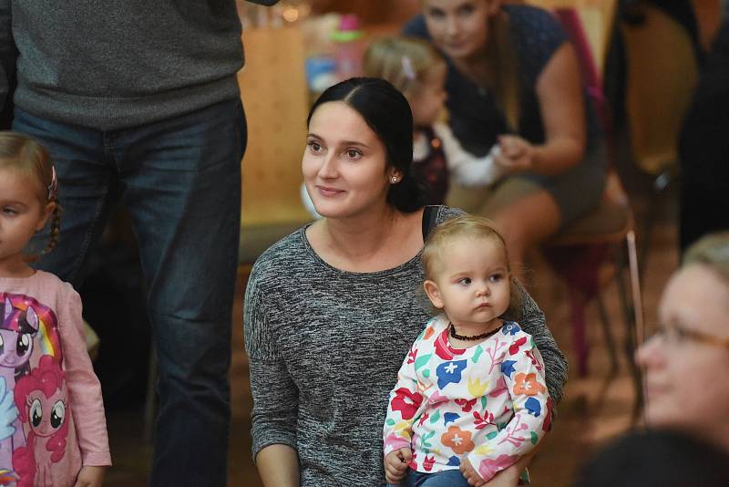 Pravidelně přijíždí do kolínského Městského společenského domu zpěvačka Míša Růžičková.