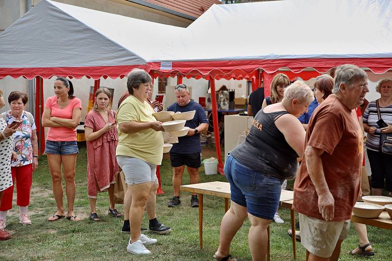 Z pečení chleba ve Štolmíři 13. srpna 2022.