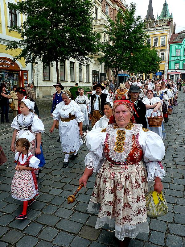 Hlavní slavnostní průvod Kmochova Kolína 2012